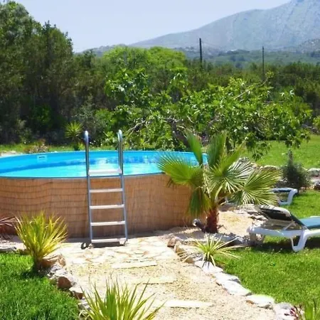 Kleine Mit Gemeinschaftspool By Interhome Daire
